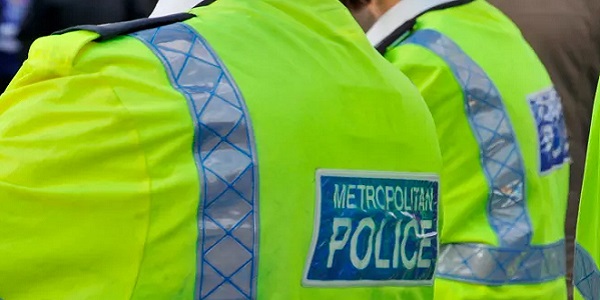 101_met police two backs sideways.jpg